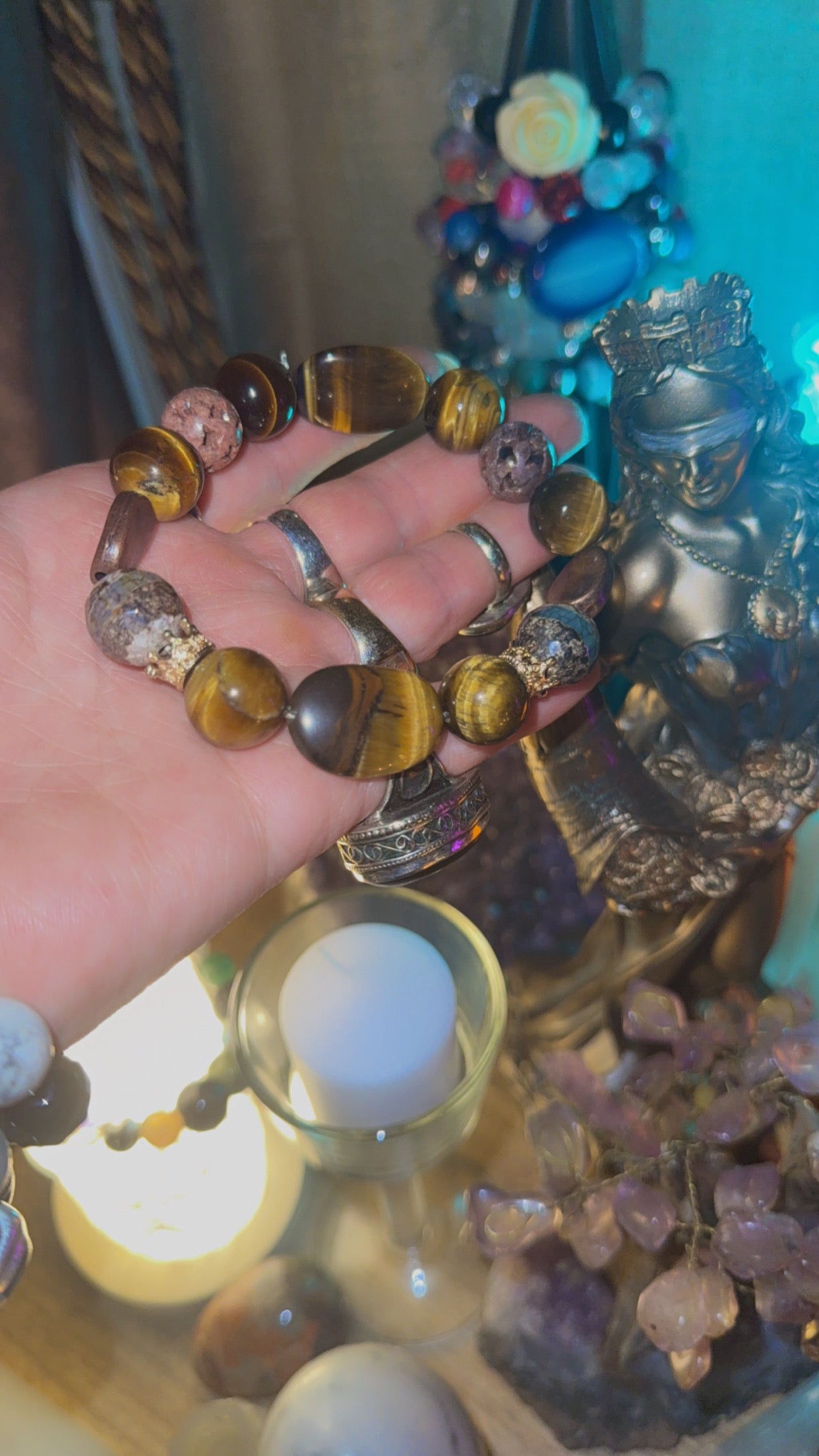 Pulsera entidad diosa fortuna.
