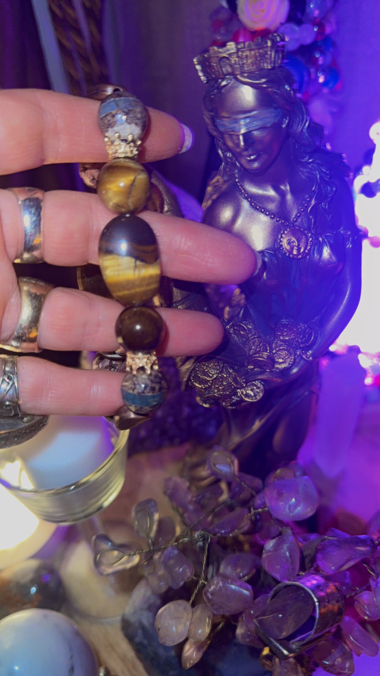 Pulsera entidad diosa fortuna.