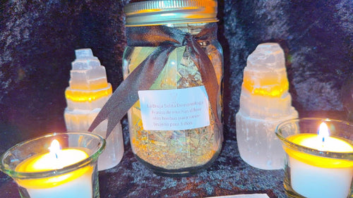 Frasco de hierbas para limpieza espiritual.